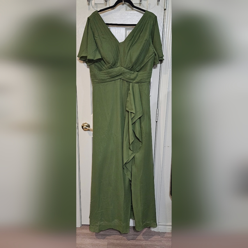 💥Reduced💥 Green Flutter Sleeve Gown